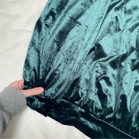 NWT Philosophy velour velvet long sleeve blouse emerald green Sz L - Picture 4 of 6